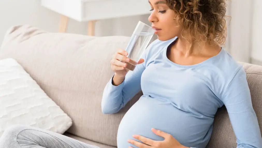 فوائد شرب الماء للحامل