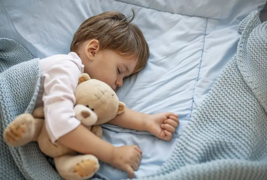 ما مقدار النوم الذي يحتاجه الأطفال