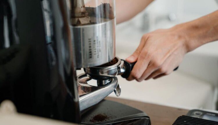 استخدام مطاحن القهوة في المنزل والمكتب