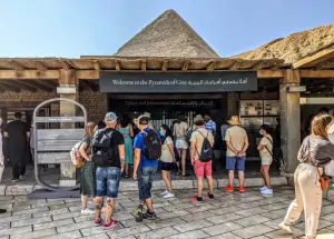 بالصور جولة سياحية داخل اهرامات مصر…واسرار يتم كشفها لأول مرة